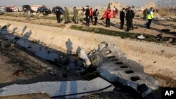 Уламки літака рейсу МАУ PS752, який впав біля Тегерана 8 січня 2020 року