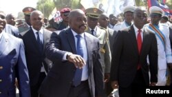 Democratic Republic of the Congo's President Joseph Kabila (C) greets supporters as he arrives at the airport in Lubumbashi, the capital of Katanga province in the Democratic Republic of Congo, June 13, 2016.