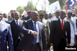 FILE - Democratic Republic of the Congo's President Joseph Kabila (C) greets supporters as he arrives at the airport in Lubumbashi, the capital of Katanga province in the Democratic Republic of Congo, June 13, 2016.