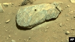 Rover Perseverance upsješno izvadio uzorak stijene (Foto: NASA/JPL-Caltech via AP)