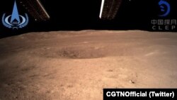 ჩანგე-4-ის მიერ მთვარის ზედაპირზე გადაღებული ერთ-ერთი პირველი ფოტო, 2 იანვარი, 2019 