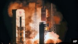 A Delta IV rocket, carrying the Parker Solar Probe, lifts off from launch complex 37 at the Kennedy Space Center, Aug. 12, 2018, in Cape Canaveral, Fla.