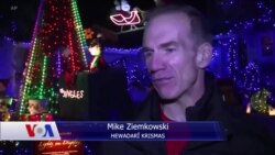 پـیاوێک لە کالیفۆرنیا ماڵەکەی بۆ جەژنی کرێسمس دەڕازێنێتەوە