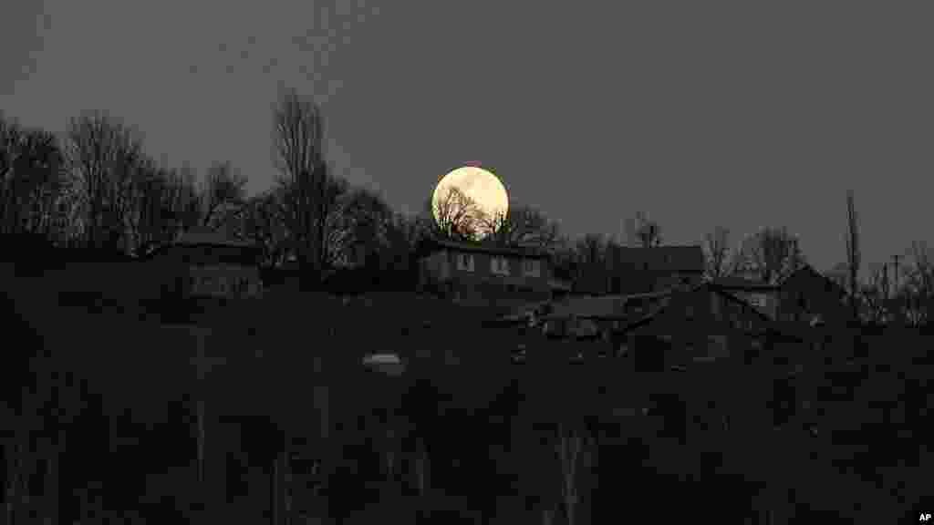 ترکی میں وبا سے اب تک 29 لاکھ سے زائد افراد متاثر ہوئے ہیں۔ جب کہ حکام نے 27 ہزار اموات کی تصدیق کی ہے۔