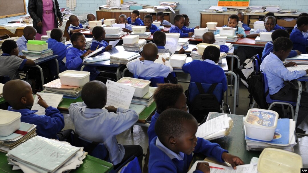 Des élèves d'une école primaire à Soweto en Afrique du Sud en novembre 2009 (AFP)