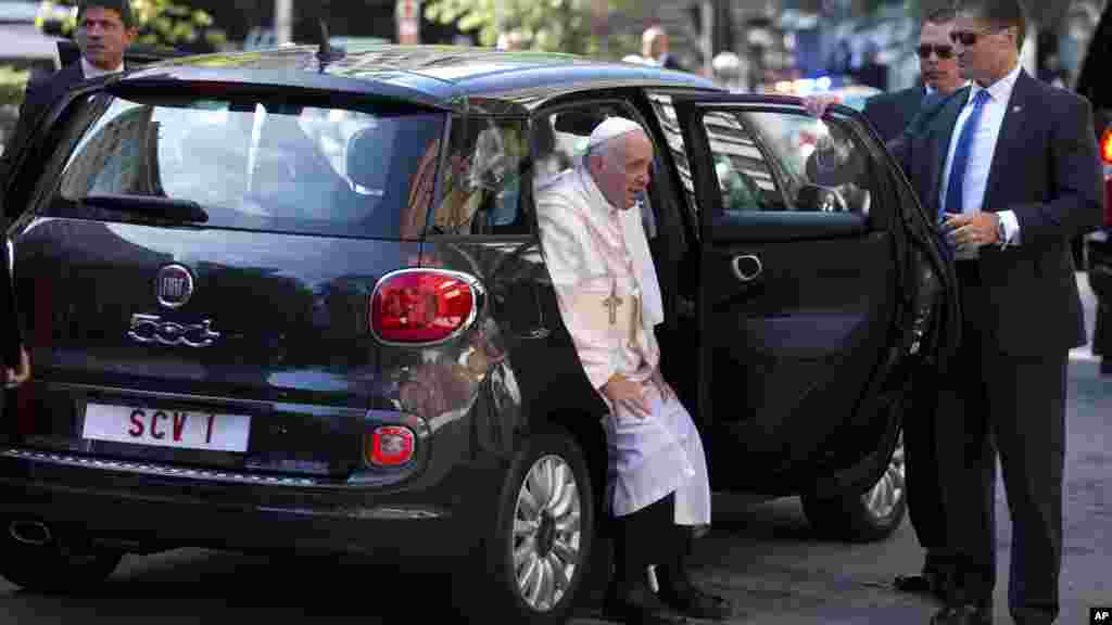 Le pape François à son arrivée à la cathédrale St Mathieu, Washington, 23 septembre 2015.