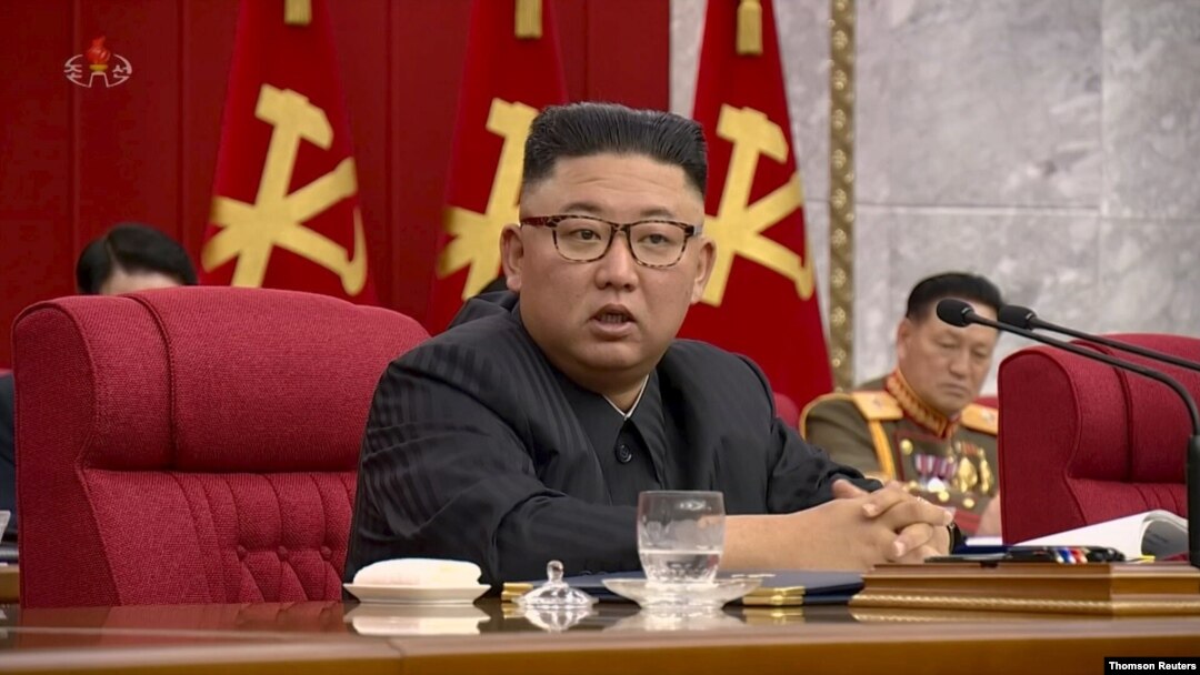 김정은 북한 국무위원장이 지난 6월 노동당 중앙위원회 제8기 회의를 진행하고 있다. 