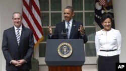 El presidente Barack Obama habla en la rosaleda junto a los nominados Penny Pritzker, como nueva Secretaria de Comercio, y Michael Froman como Representante de Comercio.