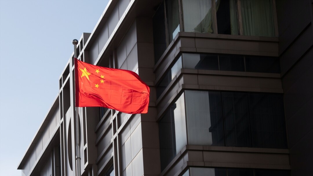 中國駐休斯頓領事館上的中國國旗(2020年7月22日)