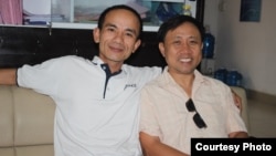 Nhà hoạt động Nguyễn Bắc Truyển (phải) đã được thả tối ngày 10/2, một ngày sau khi bị bắt tại Đồng Tháp.