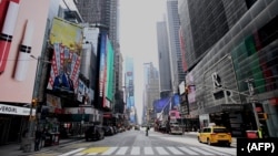 Jalanan di Time Square, New York, Amerika Serikat terlihat lengang di tengah pandemi Covid-19, 16 Maret 2020. (Foto: dok).