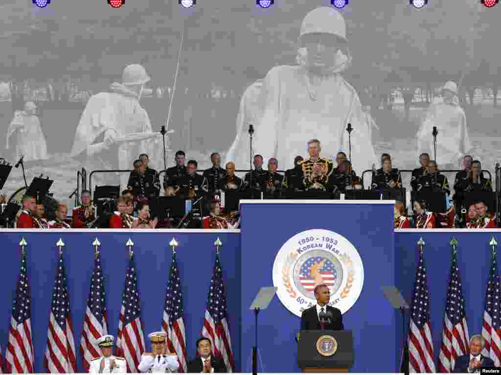  미국 워싱턴의 한국전 참전 기념공원에서 27일 열린 한국전 정전 60주년 기념식에서 바락 오바마 미국 대통령이 기념사를 하고 있다. 오바마 대통령은 미국 대통령으로는 처음으로 정전 기념식에 참석했다.