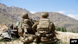 Soldats américains à un checkpoint de l'armée afghane, province de Wardak, Afghanistan, le 6 juin 2019.