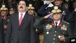 Romeo Vázquez (der), con más de 37 años de experiencia militar, dijo que su tiempo en las fuerzas militares lo convierte un líder para su país.