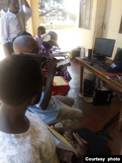 Kusungulwa uhlelo lwama computers eNkuba Primary School eNkayi esabelweni seMatabeleland North. (Courtesy Photo)