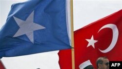 Türkiyənin baş naziri aclıq çəkən Somaliyə səfər edib