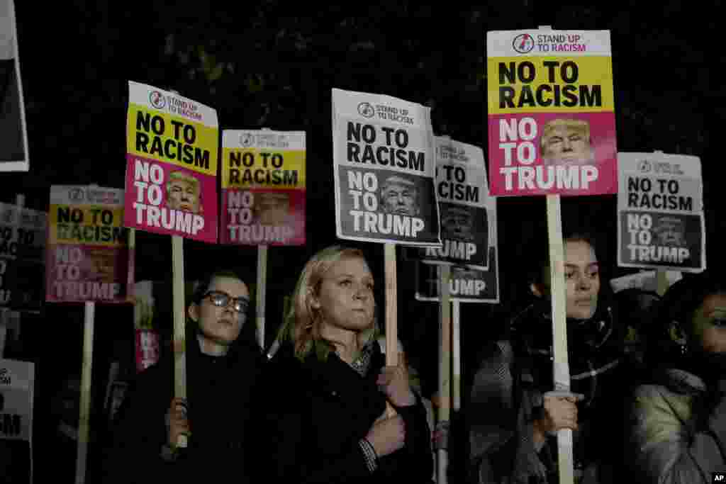 인종차별 반대 시위대가 영국 런던주재 미국대사관 앞에서 도널드 트럼프 후보의 대선 승리에 항의하는 집회를 열고있다. &nbsp;