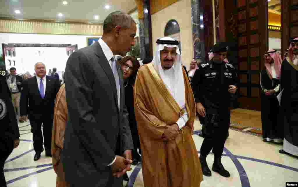 U.S. President Barack Obama walks with Saudi King Salman at Erga Palace upon his arrival for a summit meeting in Riyadh, Saudi Arabia, April 20, 2016.