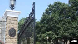 Nhân viên an ninh đại học Georgetown tìm thấy nơi cất giấu bí mật các hóa chất trong khi điều tra về một mùi lạ được báo cáo