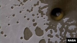 A mysterious hole on the Martian surface has astronomers puzzled. 