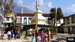 印度达拉萨拉县的麦克里欧甘吉，达赖喇嘛及“藏人行政中央”所在地。（美国之音朱诺拍摄，2016年11月7日）