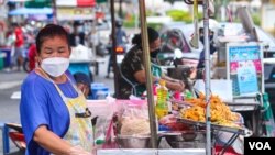 Bangkok is famous for its street food vendors and more international arrivals means more business for the economy, Bangkok, Thailand, Sept. 12, 2021. (Tommy Walker/VOA)