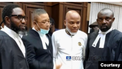 Nnamdi Kanu da lauyoyinsa (Channels TV)