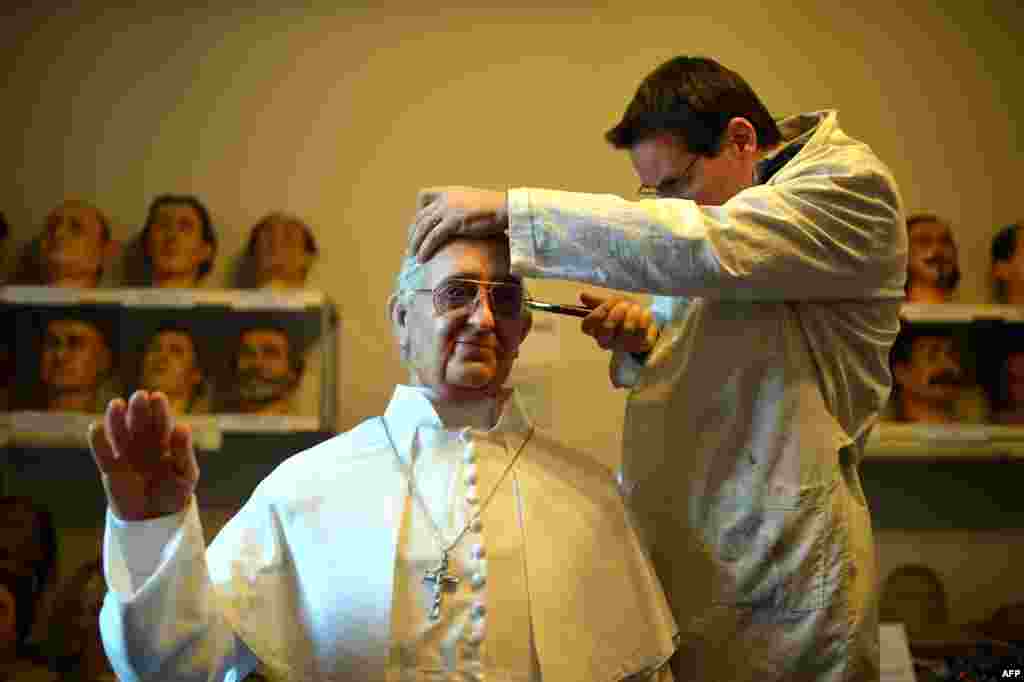 Fernando Canini, director of Rome&#39;s wax museum, gives the final touch at the new wax statue representing Pope Francis, Dec. 5, 2013. The statue will be shown to the public through Dec. 8, 2013.