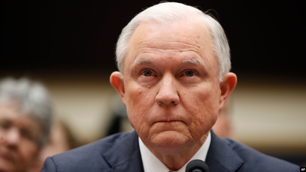 Sessions hedh poshtë akuzat se ka gënjyer ligjvënësit