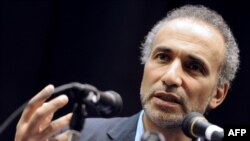 L'intellectuel musulman suisse Tariq Ramadan à Nanterre, dans la banlieue ouest de Paris, 4 mars 2012.