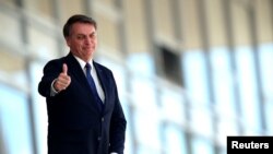 La forma como el presidente de Brasil, Jair Bolsonaro ha minimizado el efecto del coronavirus, le ha generado duras críticas en la oposición.