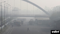 မီးခိုးမြူများ ဖုံးလွှမ်းနေတဲ့ နယူးဒေလီမြို့တော်မြင်ကွင်း။ (နိုဝင်ဘာ ၁၆၊ ၂၀၂၁)