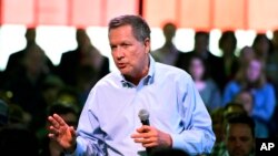 Le candidat présidentiel républicain de l'Ohio gouverneur John Kasich parle lors d'une réunion de la mairie à Portland, Oregon., 28 avril 2016. (AP Photo / Steve Dykes)