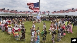 2014年6月13日,奧巴馬總統和第一夫人米歇爾與超過20個印第安保留地的印第安舞者進行表演