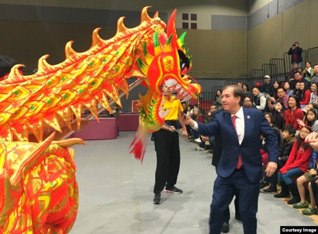 美国众议院外交委员会主席艾德·罗伊斯(Ed Royce)庆贺农历新年。