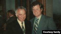 საბჭოთა საქართველოს მმართველი ედუარდ შევარდნაძე და პრეზიდენტ ჯონ კენედის უმცროსი ძმა, სენატორი ედუარდ კენედი თბილისში, 1974 წელი