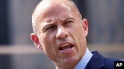 Michael Avenatti fue detenido el miércoles por una denuncia de violencia doméstica.