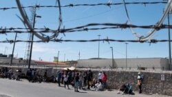 El flujo migratorio a lo largo de la frontera continúa cuando faltan pocas horas de la finalización del Título 42