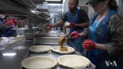 Volunteers Help Prepare Thanksgiving Meal for Homeless