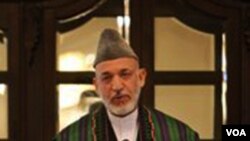 Presiden Hamid Karzai saat berbicara pada acara pembukaan sidang pertama dewan perdamaian Afghanistan hari ini.