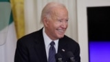 Presiden Amerika Serikat Joe Biden menyampaikan sambutan pada resepsi di Ruang Timur, Gedung Putih di Washington, D.C., 16 Oktober 2024. (Leah Millis/REUTERS)