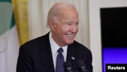 Presiden Amerika Serikat Joe Biden menyampaikan sambutan pada resepsi di Ruang Timur, Gedung Putih di Washington, D.C., 16 Oktober 2024. (Leah Millis/REUTERS)