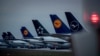 
Ukraine Says Skies Safe as Some Airlines Suspend Flights 