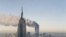Kule bliznakinje Svjetskog trgovinskog centra gore nakon napada 11. septembra 2001. godine.
