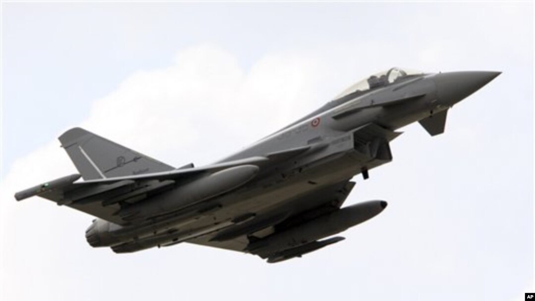 An Italian air force Eurofighter Typhoon jet takes off from the Gioia del Colle air base near Bari, Southern Italy, March 22, 2011