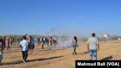 Bentrokan antara pasukan Turki dan Kurdi Suriah di Kobani (2/9).