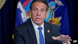 El gobernador de Nueva York, Andrew Cuomo, habla durante una conferencia de prensa el 23 de junio de 2021, en Nueva York.