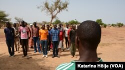 En attendant d'être cantonnée la milice Ganda Izo entraîne à Sévaré, au Mali, 26 juin 2016. 