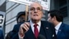ARCHIVO - Rudy Giuliani, en conferencia de prensa afuera de un tribunal federal en Washington, el 15 de diciembre de 2023. 