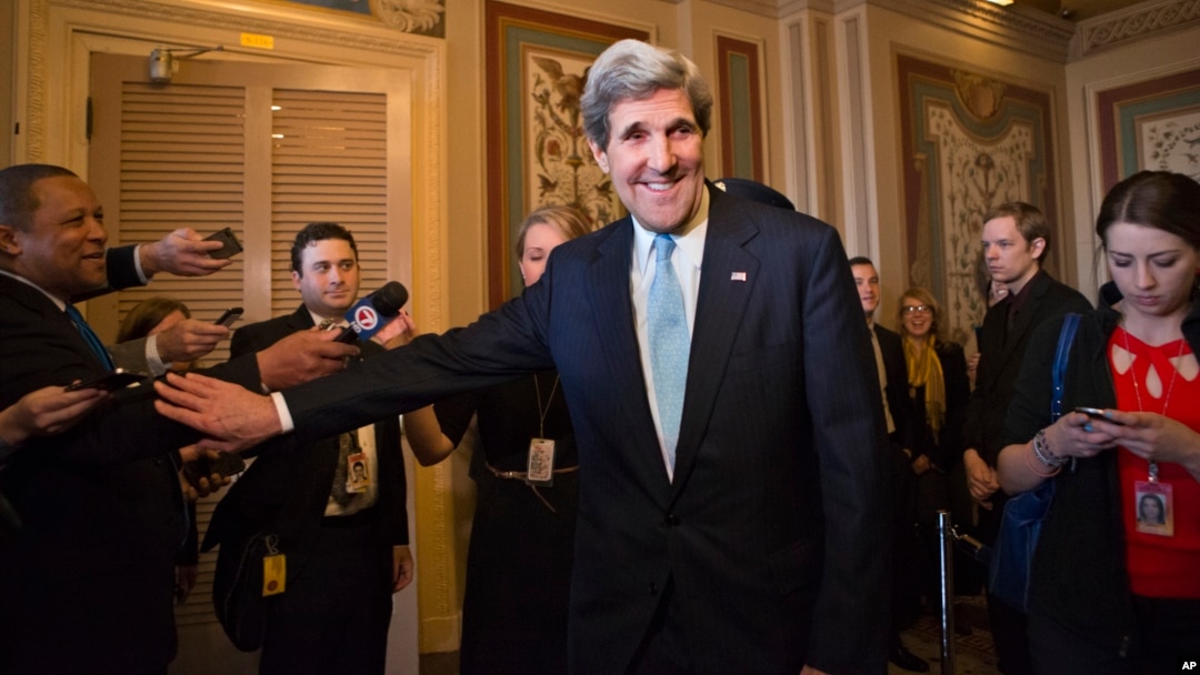 Senator John Kerry setelah mendapat persetujuan dari Komisi Hubungan Luar Negeri Senat Amerika untuk menjabat Menlu AS, Selasa (29/1). 